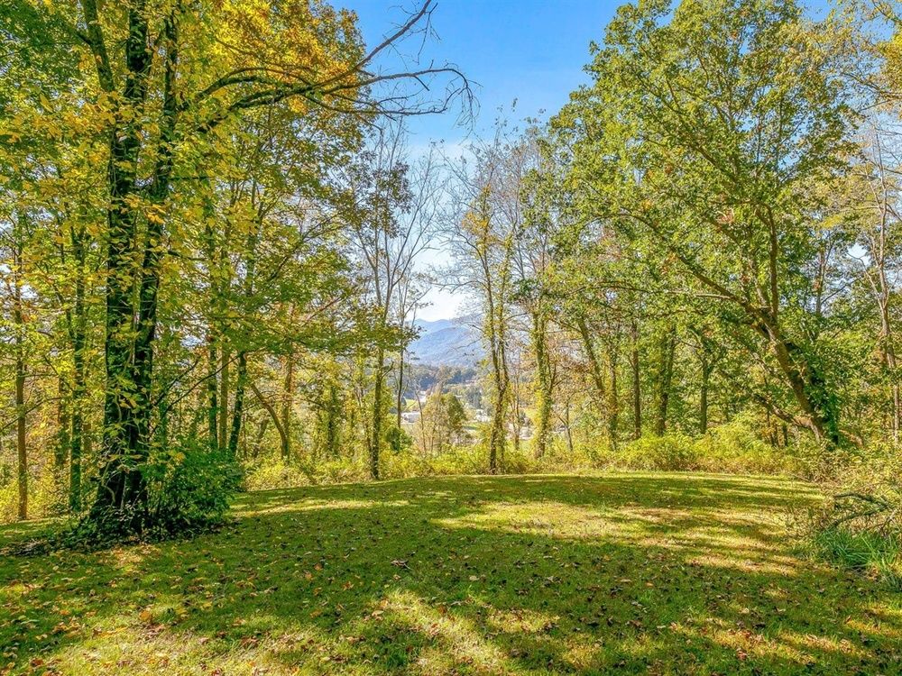 237 Ratcliff Cove Rd., Waynesville, NC 28786
